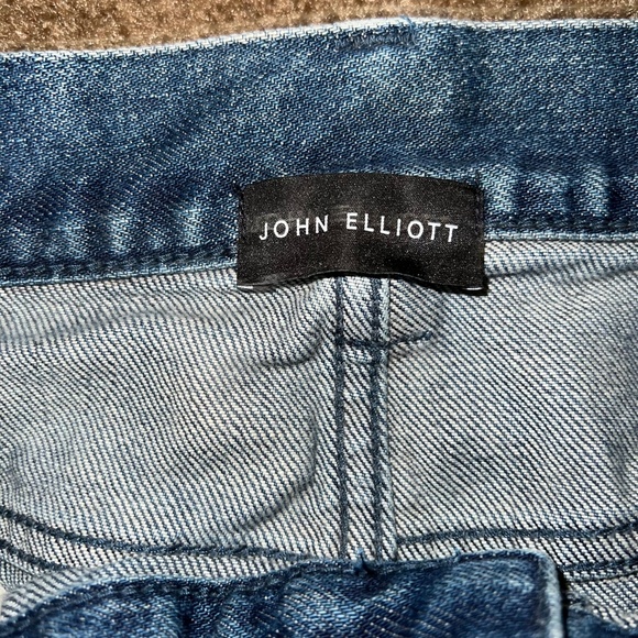 John Elliott cast 2 - Picture 3 of 4